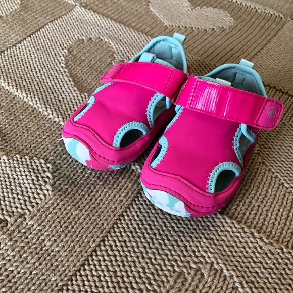 stride rite soft motion splash sandal